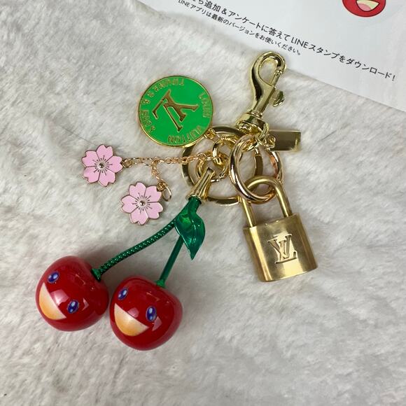 Louis Vuitton LOCK with cherry keychain bag charm & Takashi Murakami stickers - Picture 5 of 10